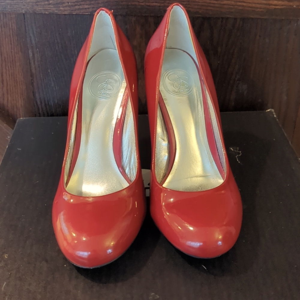 Very good condition Red Jessica Simpson shoes Size 9